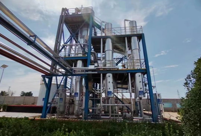 Fractional crystallization method and process for extracting high purity sodium sulfate and sodium chloride from high salt wastewater for resource utilization