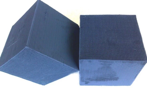 Activated carbon adsorption device