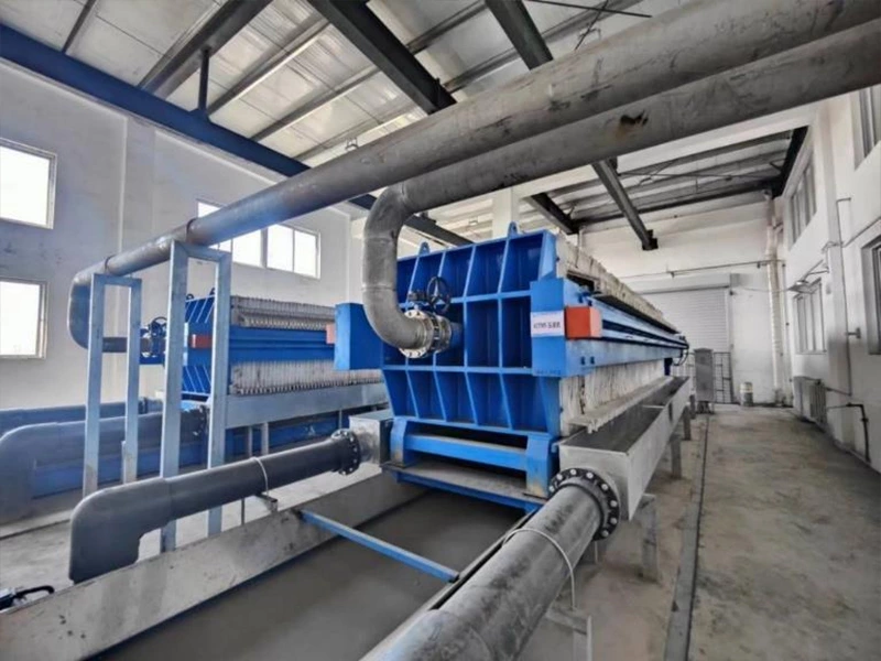 Sludge dewatering equipment