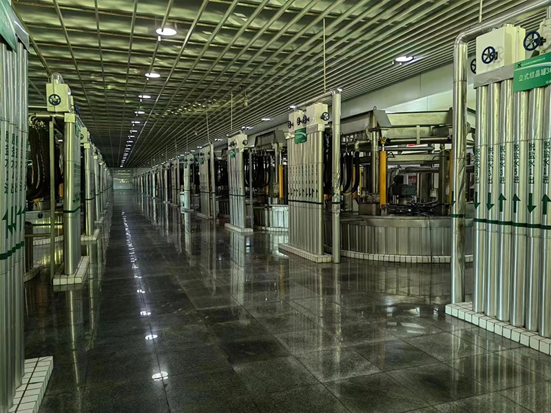 High-efficiency continuous cooling crystallizer