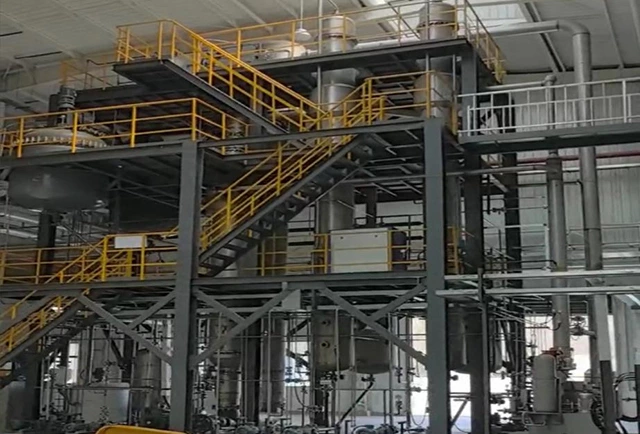 Sodium nitrate solution triple-effect evaporation crystallization