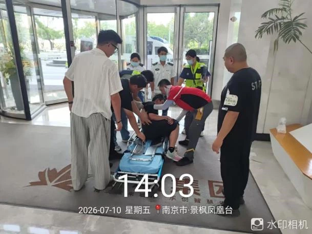 Veterans Never Fade, Responsibility in Midsummer | Gaojie Group Employee Warmly Rescues Heat-Stricken High School Student Working as Food-Delivery Rider
