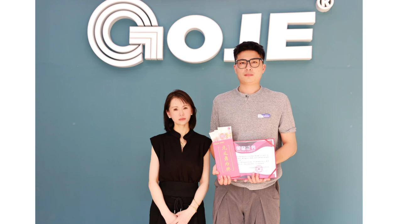Veterans Never Fade, Responsibility in Midsummer | Gaojie Group Employee Warmly Rescues Heat-Stricken High School Student Working as Food-Delivery Rider